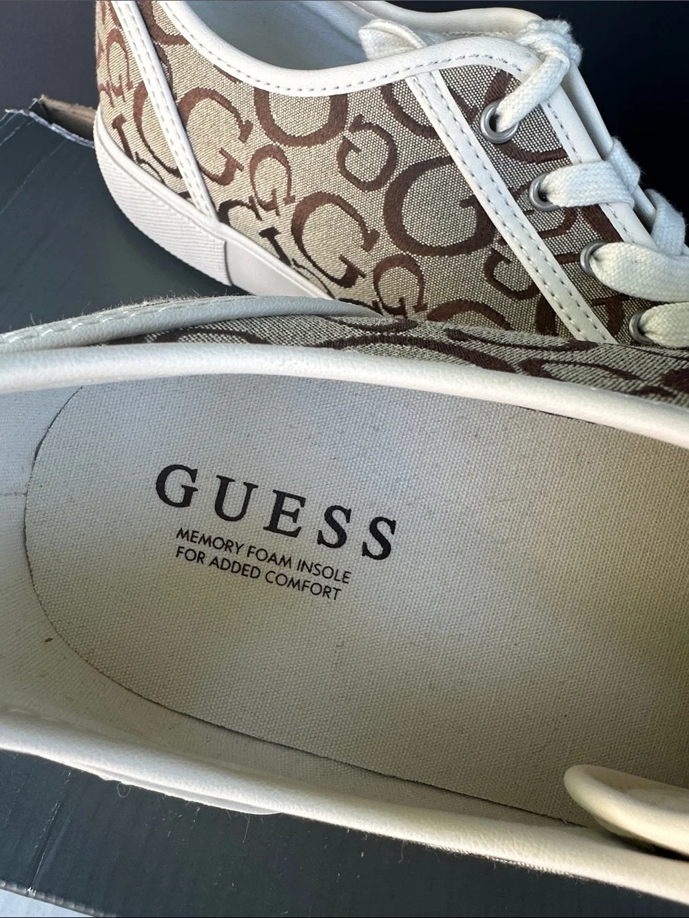New Guess Men’s Tan and Brown Logo Sneakers SZ 12